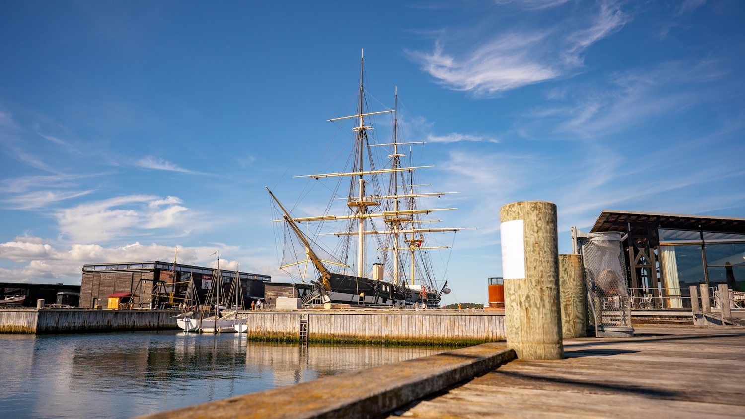 Fregatten Jylland i tørrdokken i Ebeltoft.