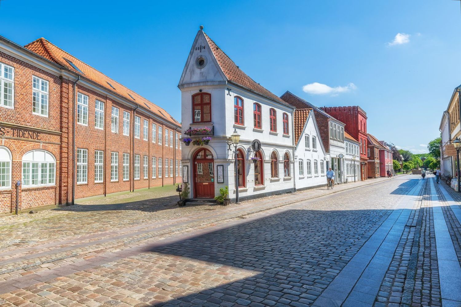 Brosteinsgate med historiske hus i Ribe.
